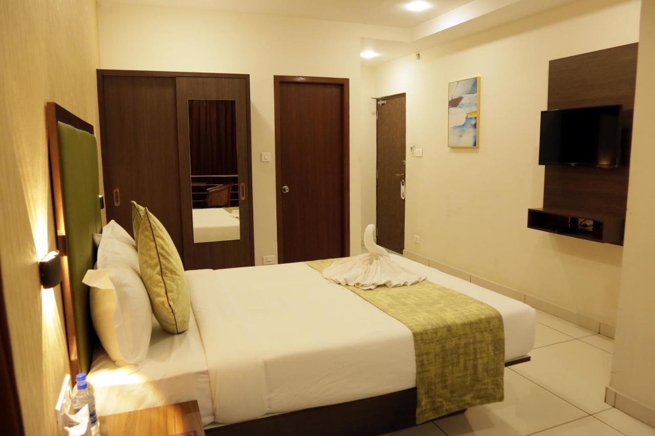 Esquina Residency Hotel Kochi ภายนอก รูปภาพ